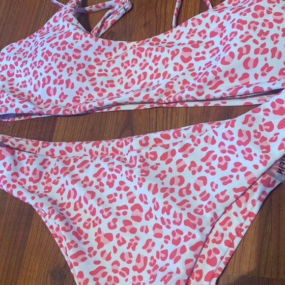 Bikini - Picture 3 of 4